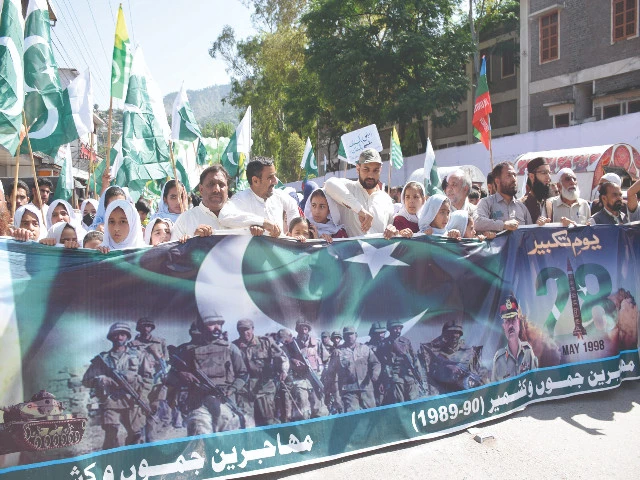 the city comes alive as mayor murtaza wahab leads a youm e takbeer rally through bagh e jinnah showcasing unity and patriotism photo jalal qureshi express the city comes alive as mayor murtaza wahab leads a youm e takbeer rally through bagh e jinnah showcasing unity and patriotism photo jalal qureshi express