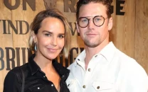 vampire diaries costars arielle kebbel and zach roerig confirm relationship with kiss at fan convention vampire diaries costars arielle kebbel and zach roerig confirm relationship with kiss at fan convention