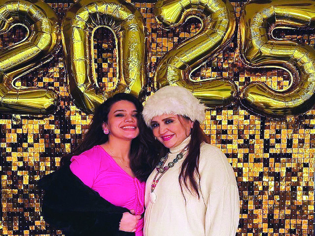 zara welcomed new year with mom photo instagram