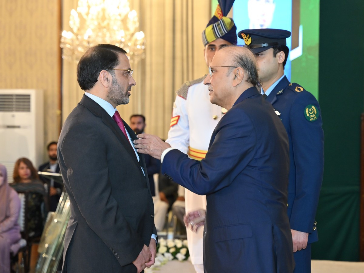 President Zardari confers Tamgha-i-Imtiaz on PACCC president Naveed Anwar Chaudhry