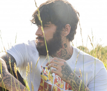 zayn urges uk premier rishi sudak to provide free school meals to poverty hit kids