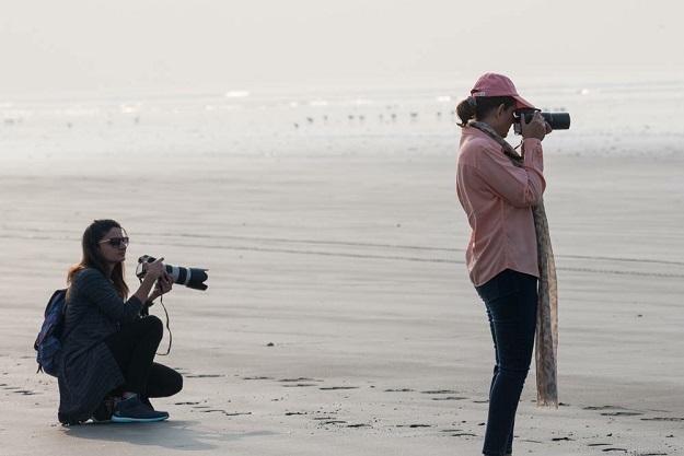 Hina Rizvi (right) and Zeenat Bayat (left) photographing wild birds in their natural habitat in Karachi - PHOTO COURTESY: ZEENAT BAYAT