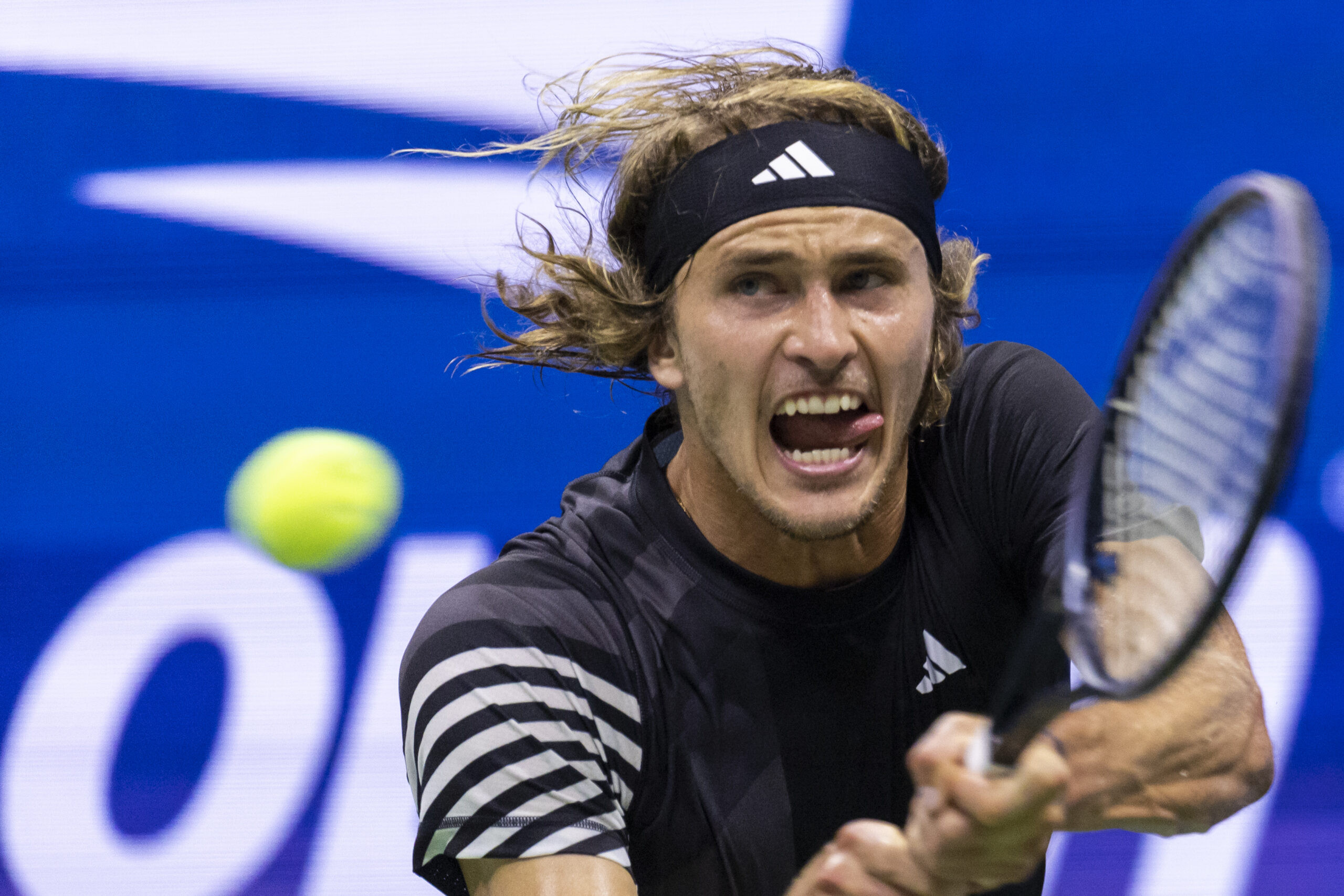 Zverev overpowers Alcaraz in ATP Finals opener